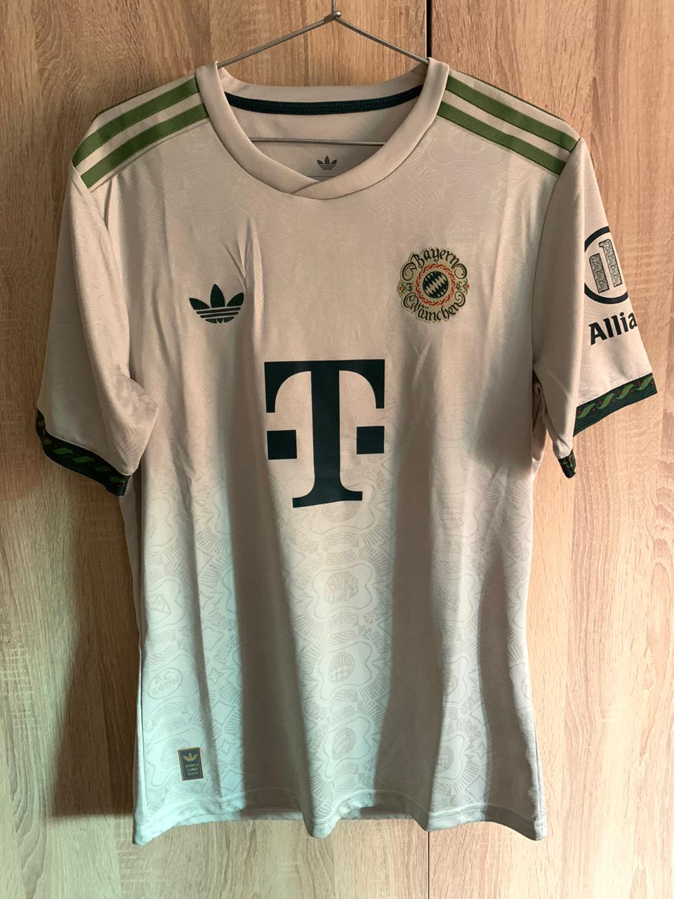 BAYERN MUNICH FOURTH KIT